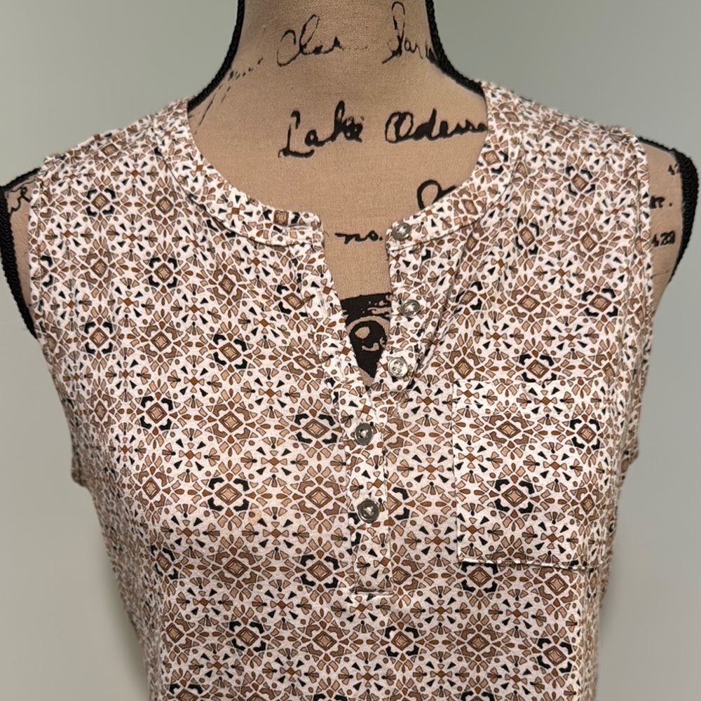 Liz Claiborne size petite medium Floral Sleeveless Top - Cream - Picture 2 of 6